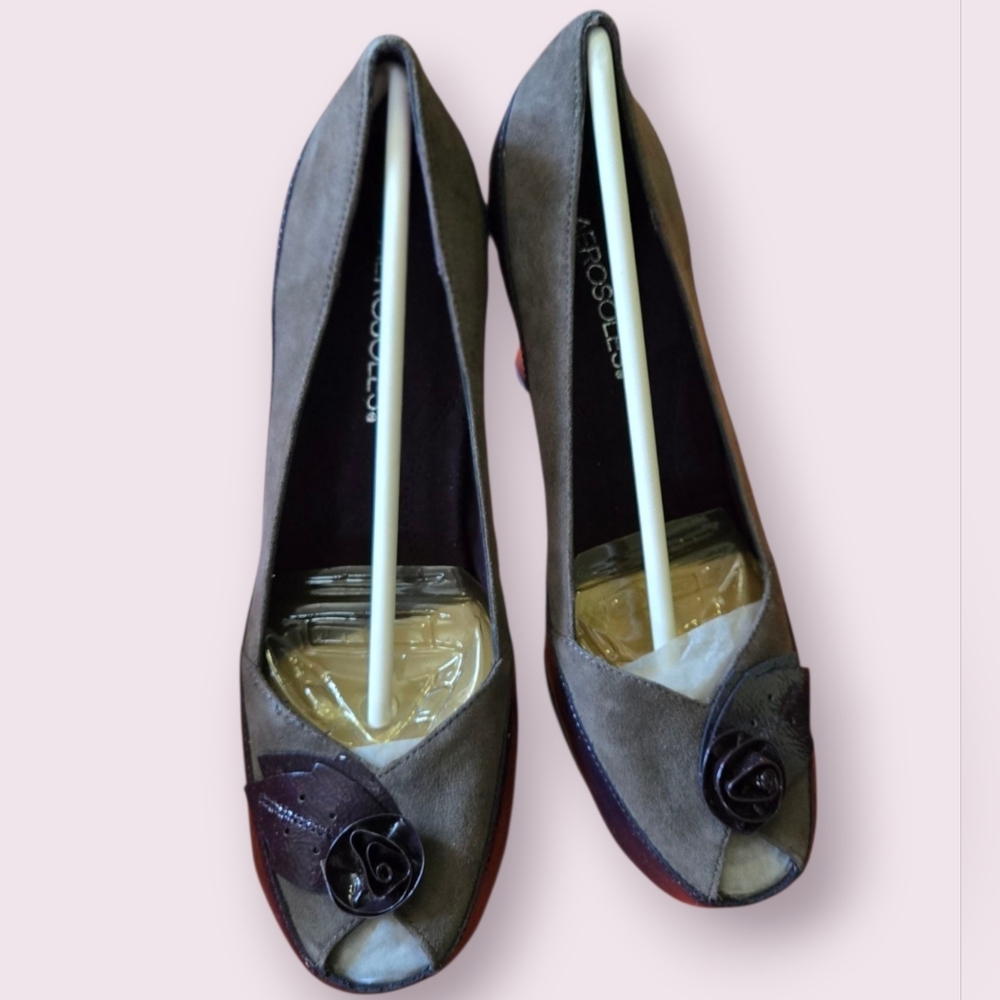 Elegant Areosoles Gray & Navy Peep-Toe Heels. Size 9M US. NWB.